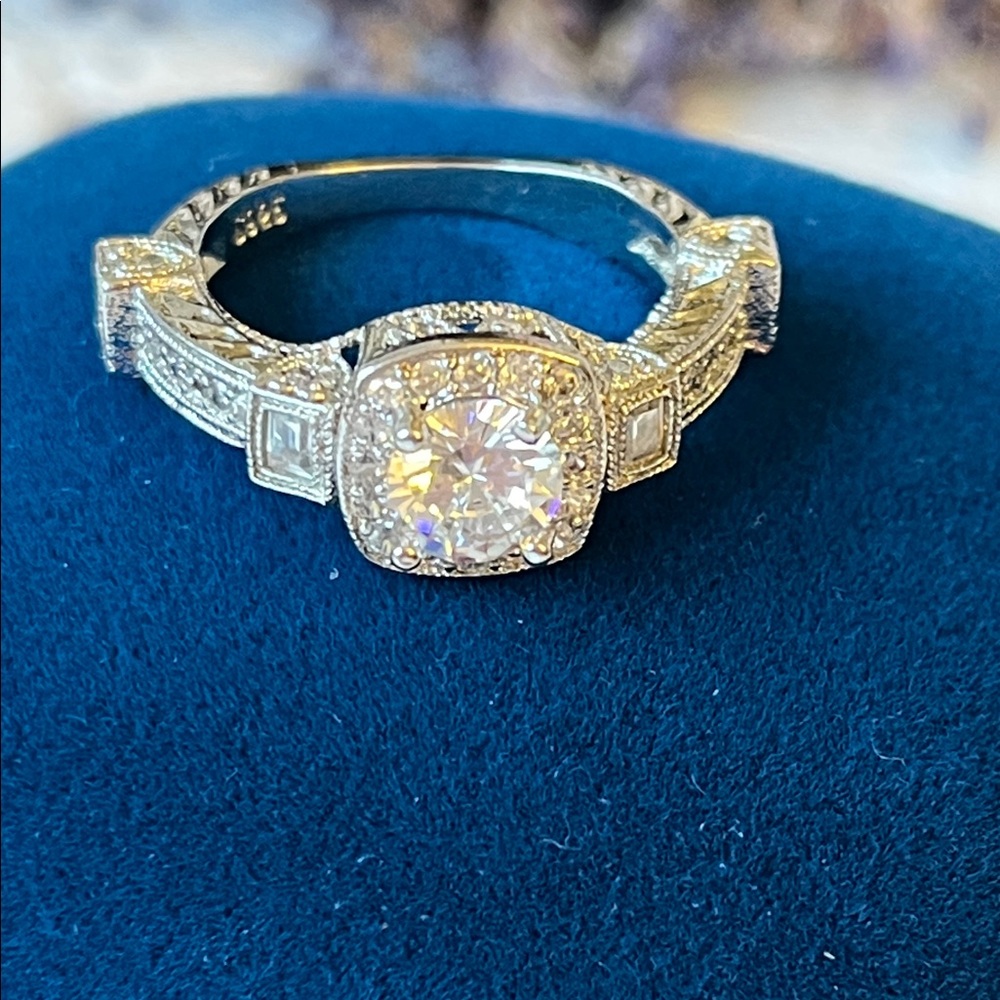 Elegant Silver Women's Ring Size 6.5